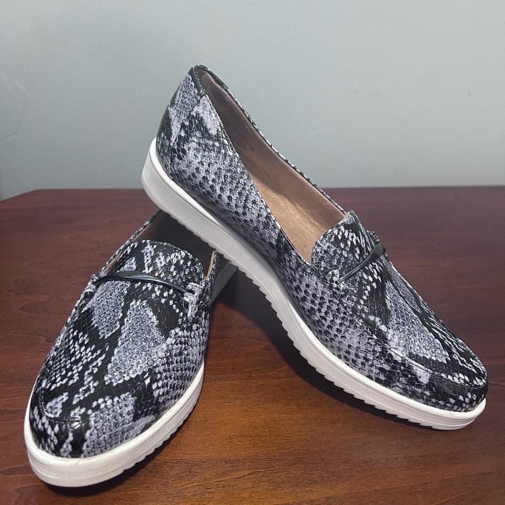 Nautralizer Ranger Dark blue snake print slip on loafer 7M